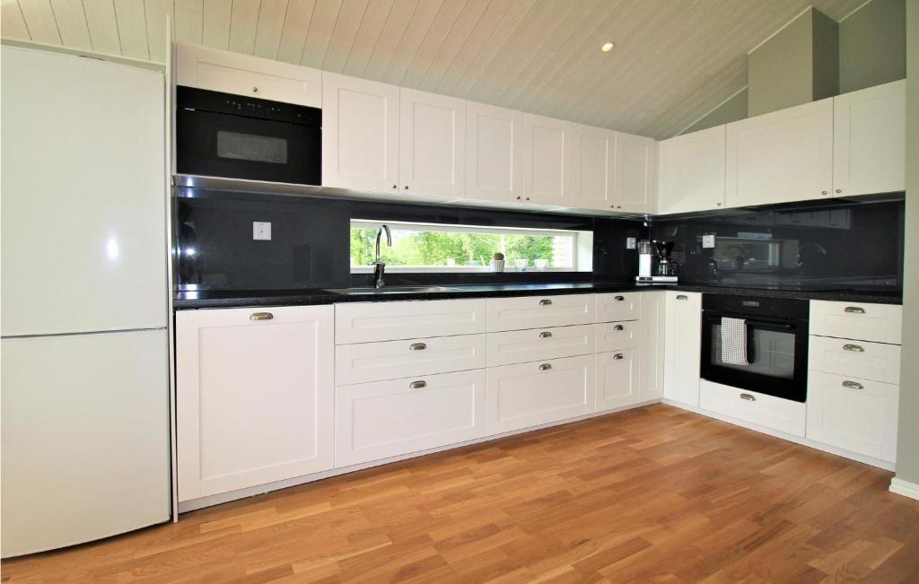 Beautiful Home In Munka Ljungby With 3 Bedrooms And Wifi photo 3