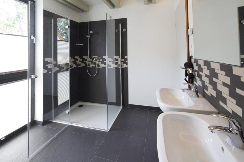 Wellness-FeWo "Seidelbast" mit Sauna & Kamin & Balkon - Tap to explore photos