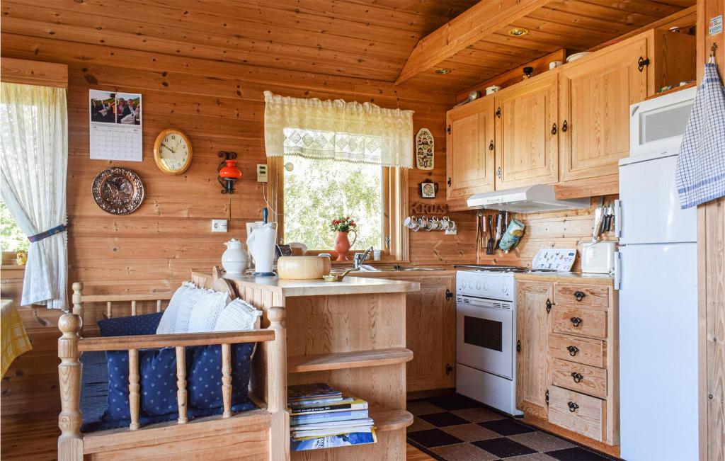 Awesome Home In Kvinlog With 4 Bedrooms And Wifi photo 3