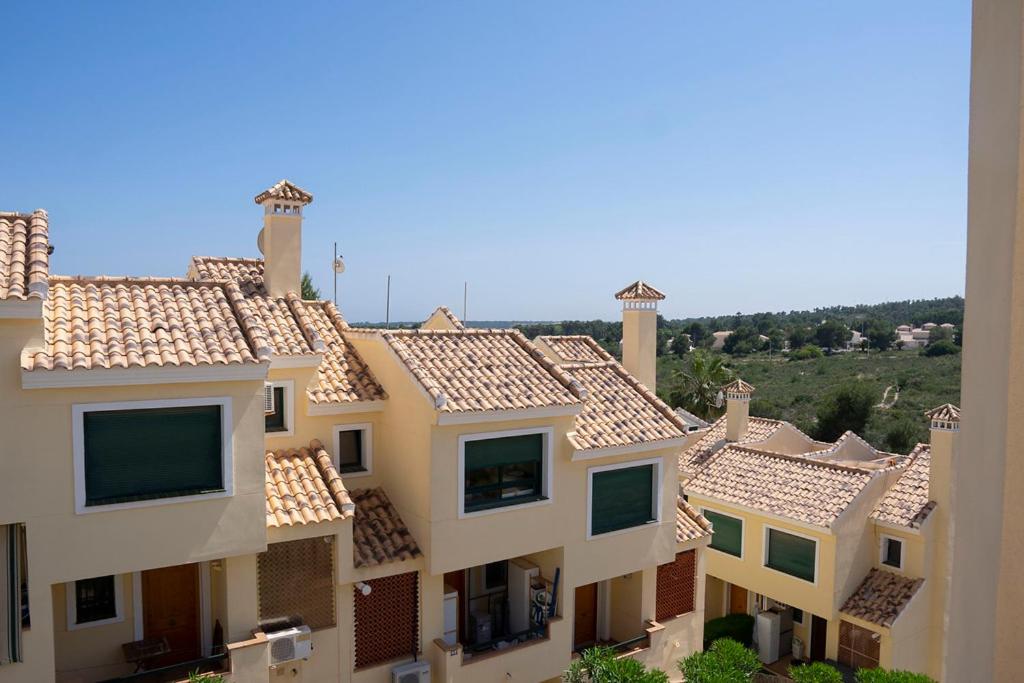 Beautiful Townhouse with views over the communal pool close to Campoamor Golf Course photo 3