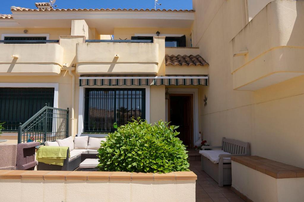 Beautiful Townhouse with views over the communal pool close to Campoamor Golf Course photo 2