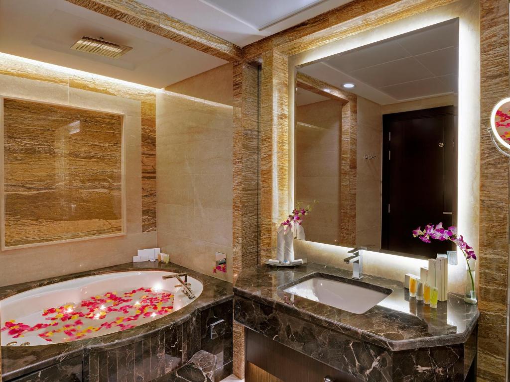 Сьюит (Представительский люкс для курящих гостей), Отель Suba Hotel