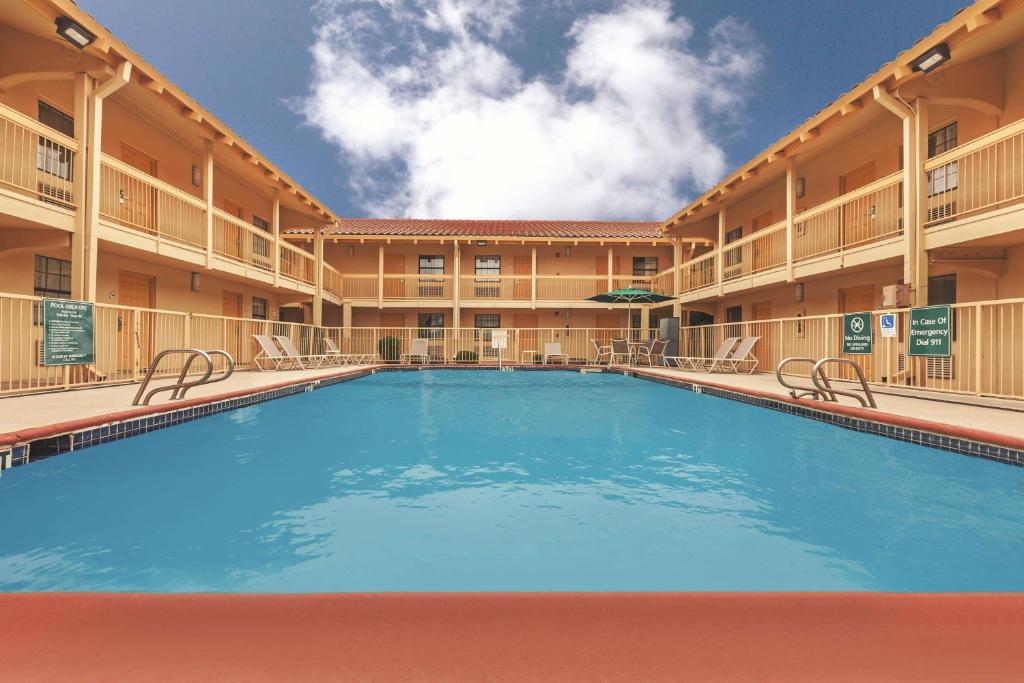La Quinta Inn by Wyndham Midland photo 3