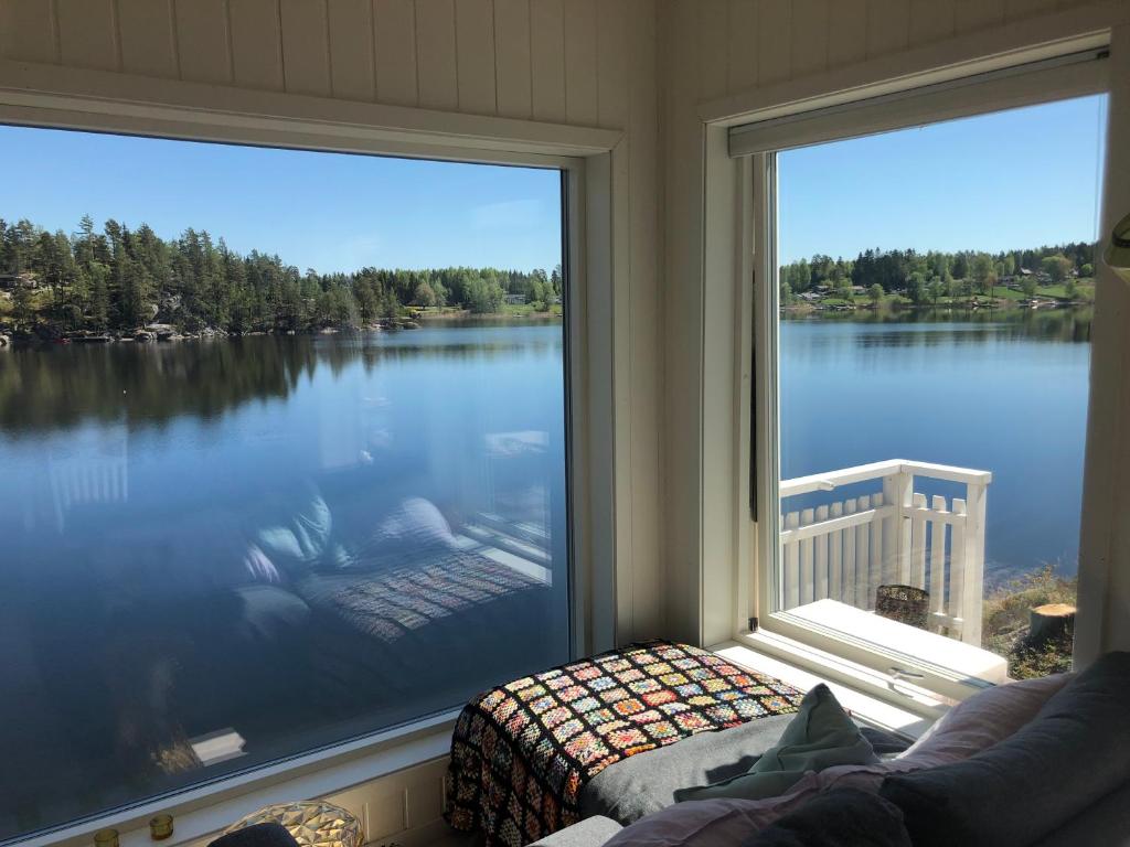 Lyseren waterfront cabin photo 4