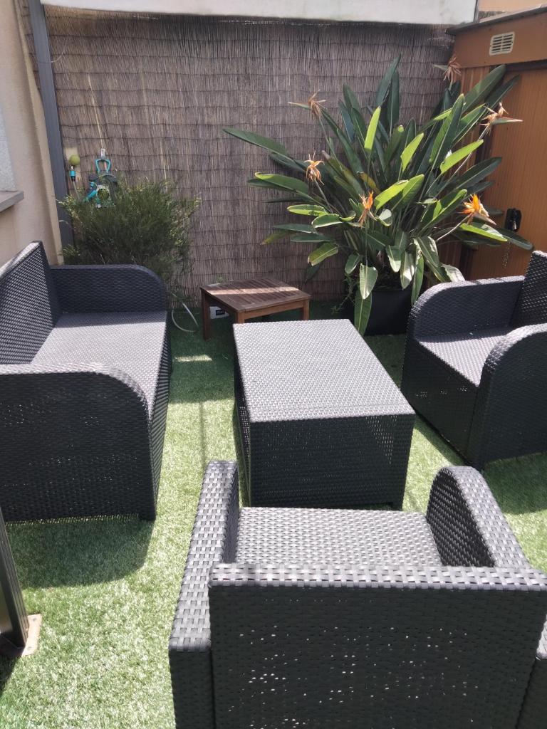 apartment garden photo 1