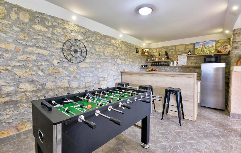 Nice Home In Krasic With 3 Bedrooms, Wifi And Outdoor Swimming Pool photo 1