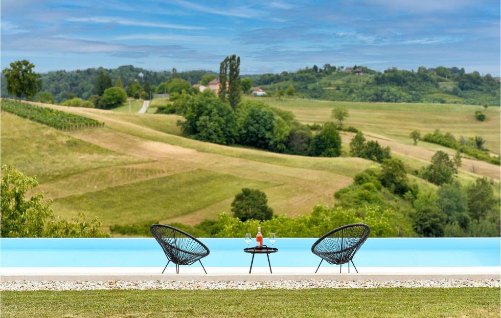 Nice Home In Krasic With 3 Bedrooms, Wifi And Outdoor Swimming Pool photo 2