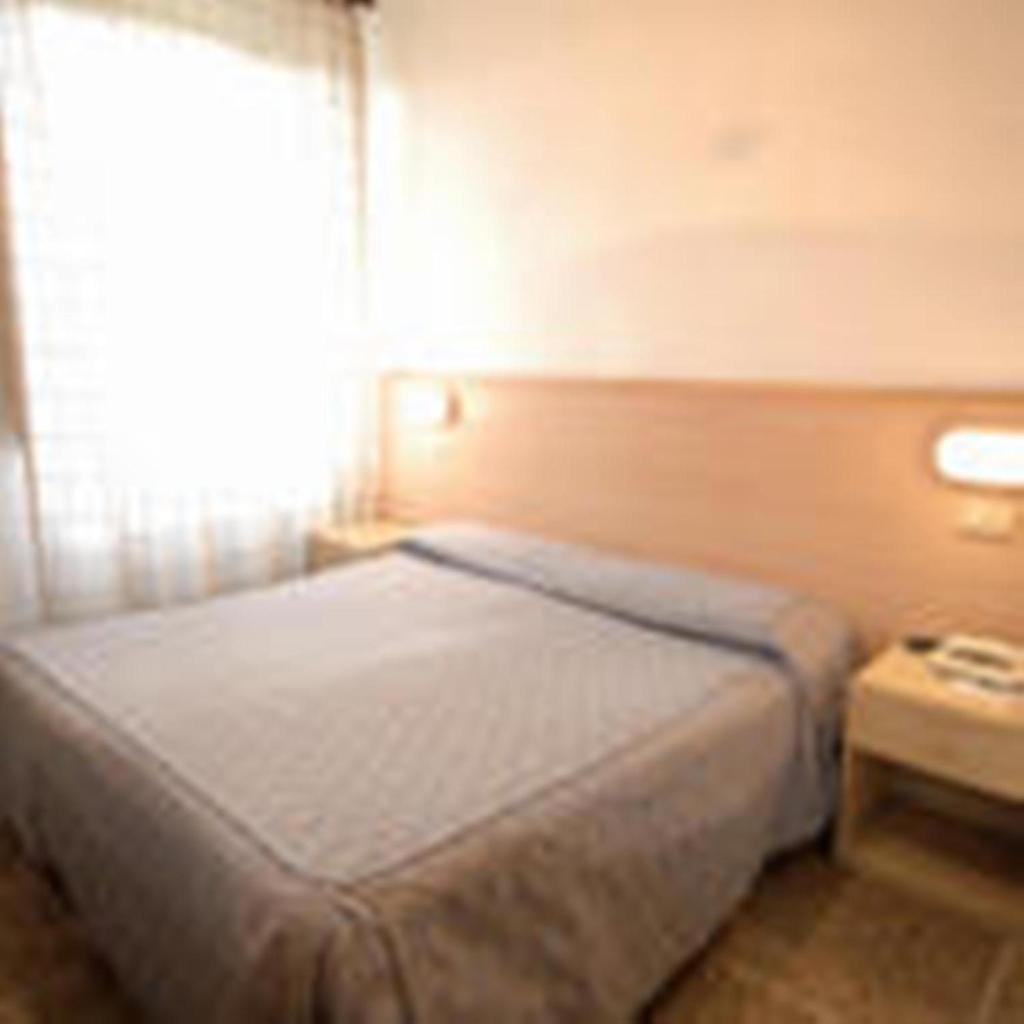 Hotel Moderno - Tap to explore photos