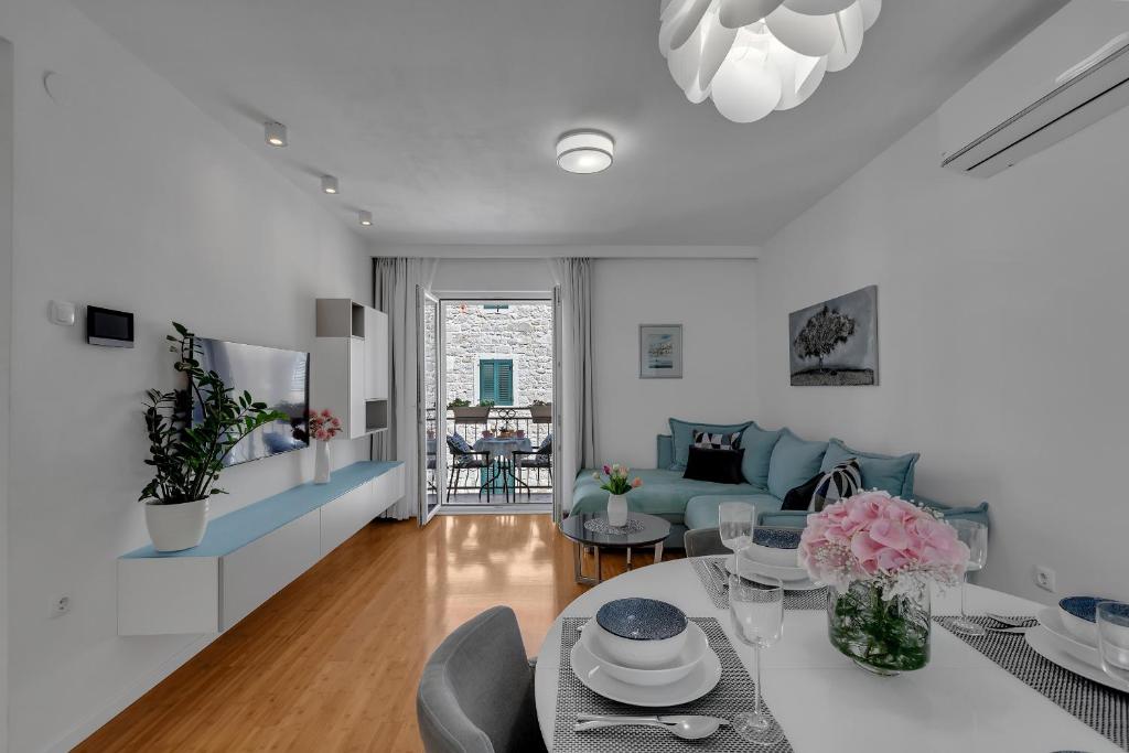Luxury City Center Apartments photo 3