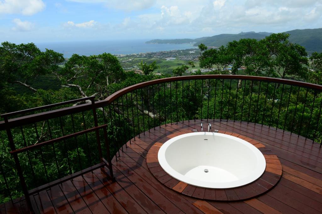 Двухместный (Вилла Делюкс «Орел» с балконом с видом на море), Yalong Bay Earthly Paradise Birds Nest Resort