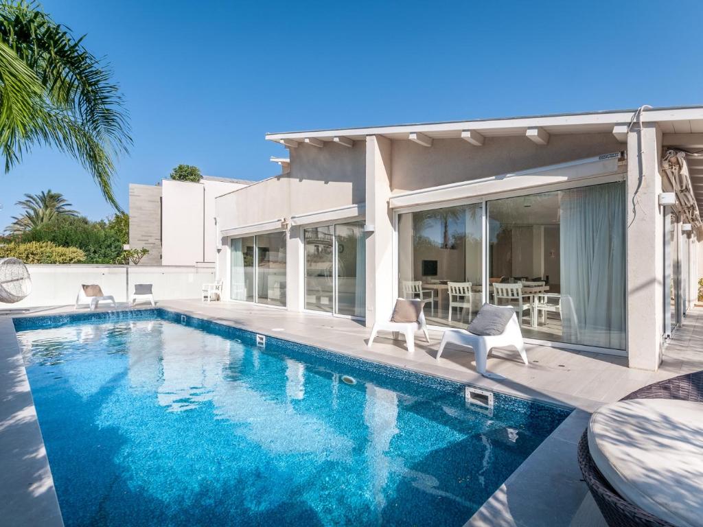 Magical Villa With Pool photo 1