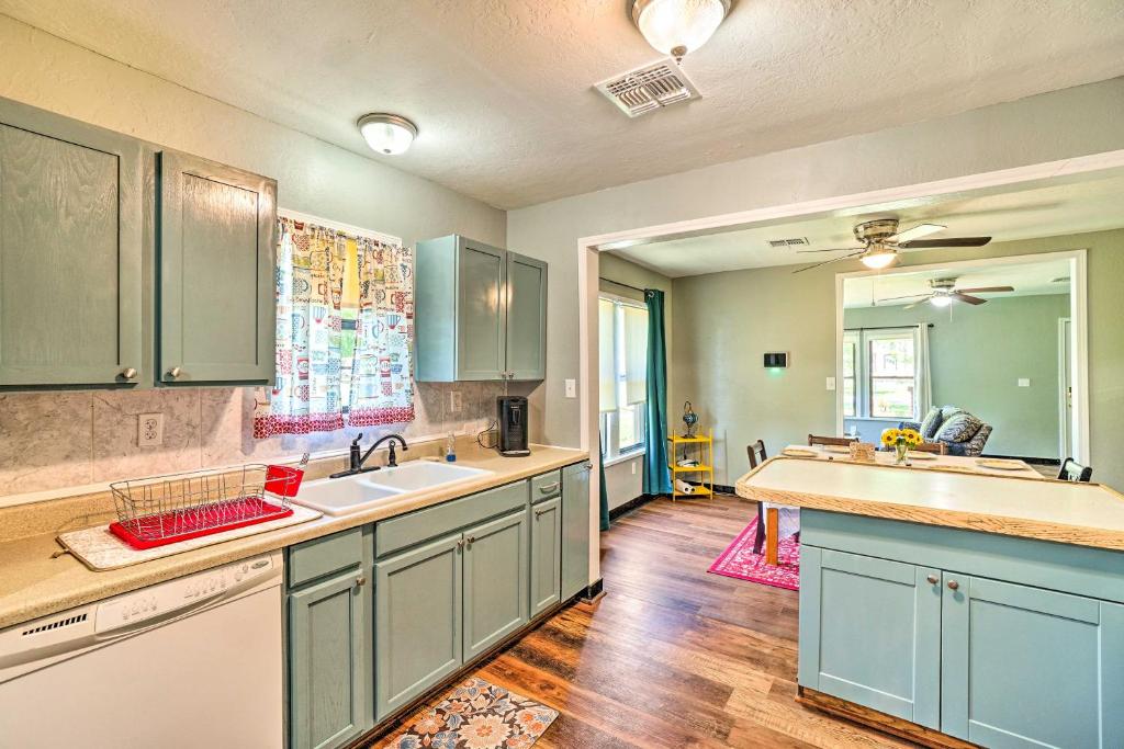 Centrally Located Lawton Home Dogs Welcome! photo 2