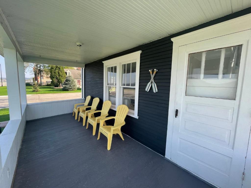 3 Bedroom House with Lake Pepin views with access to shared pool photo 2