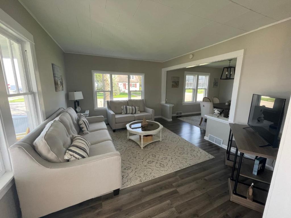 3 Bedroom House with Lake Pepin views with access to shared pool photo 3