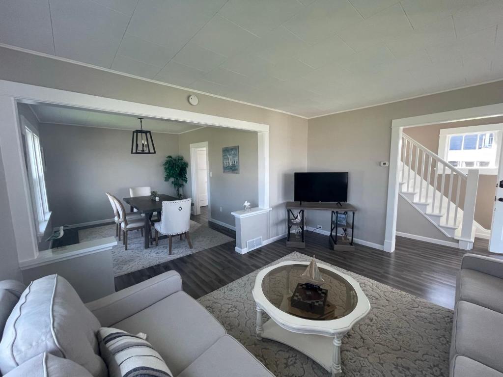 3 Bedroom House with Lake Pepin views with access to shared pool photo 4