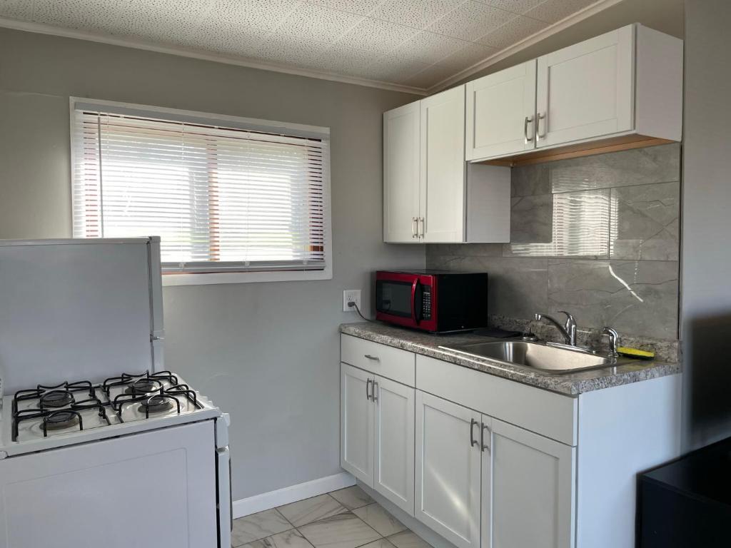 2 Bedroom Suite with kitchen photo 2