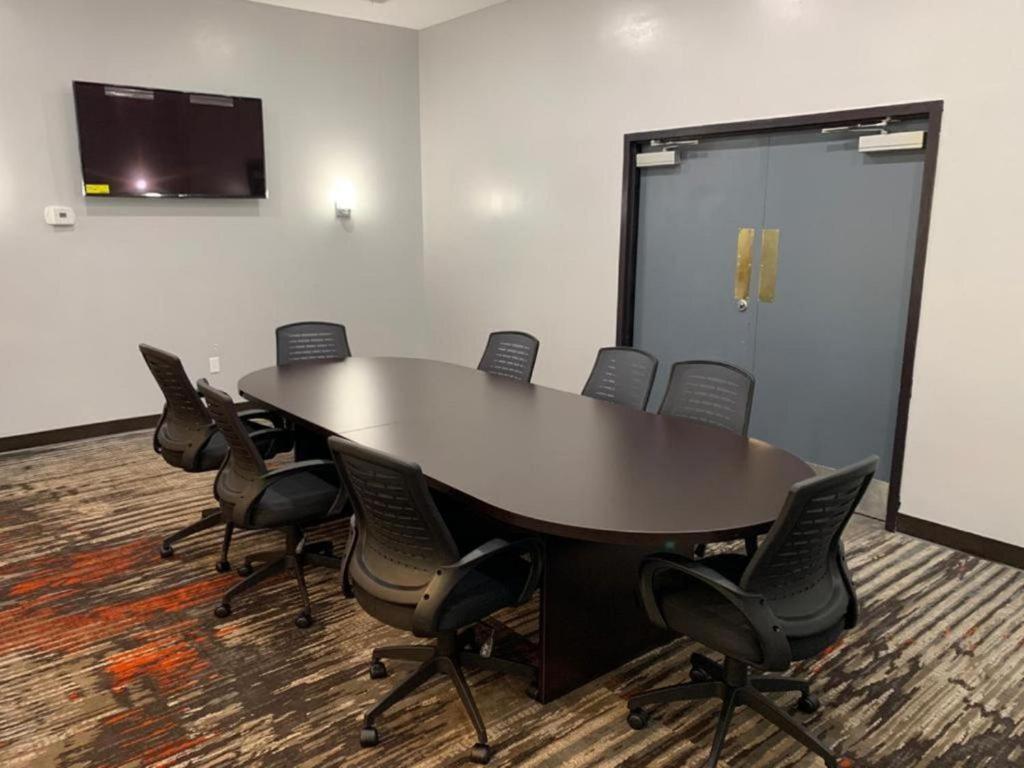 Ramada by Wyndham Gainesville photo 3