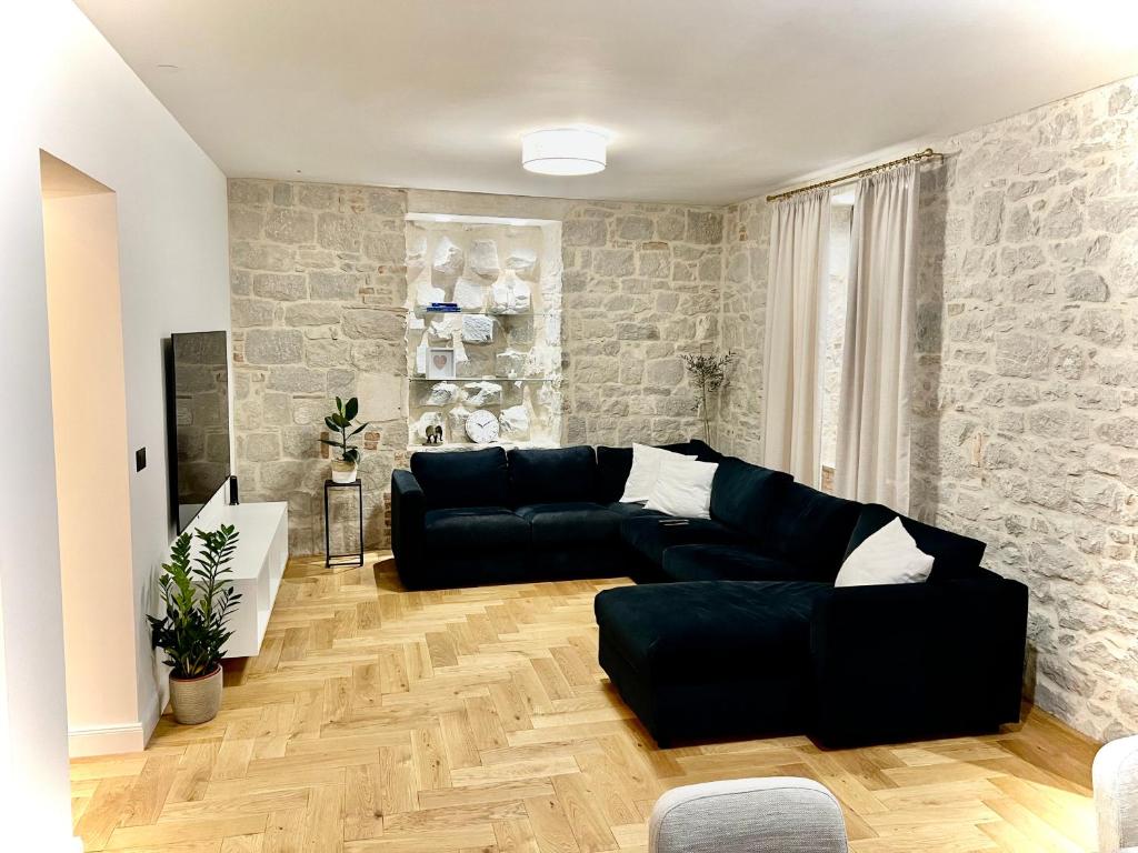 Adora Luxury Apartment - Tap to explore photos