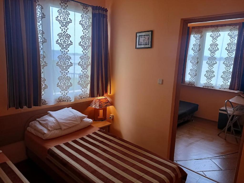 "Vanilla" Pokoje i Apartamenty Nad Brzegiem Jeziora photo 3