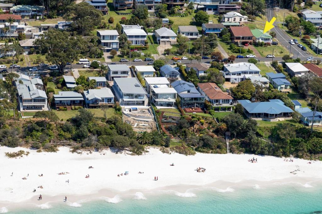 On Cyrus at Hyams Beach photo 2