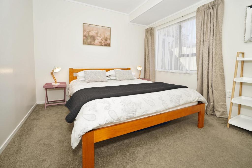 Sunny Unit on Grey St photo 1