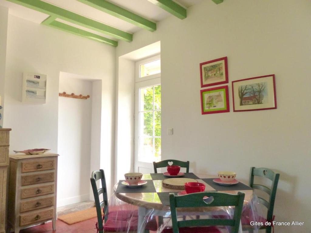 Gîte Lurcy-Lévis, 2 pièces, 3 personnes - FR-1-489-376 photo 2