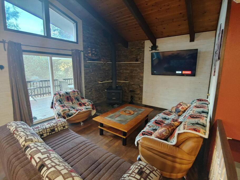 Mountain Cabin near Yosemite photo 3
