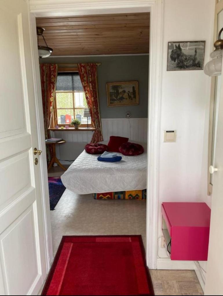Cosy non smoking Cabin close to beach,Alnö photo 3