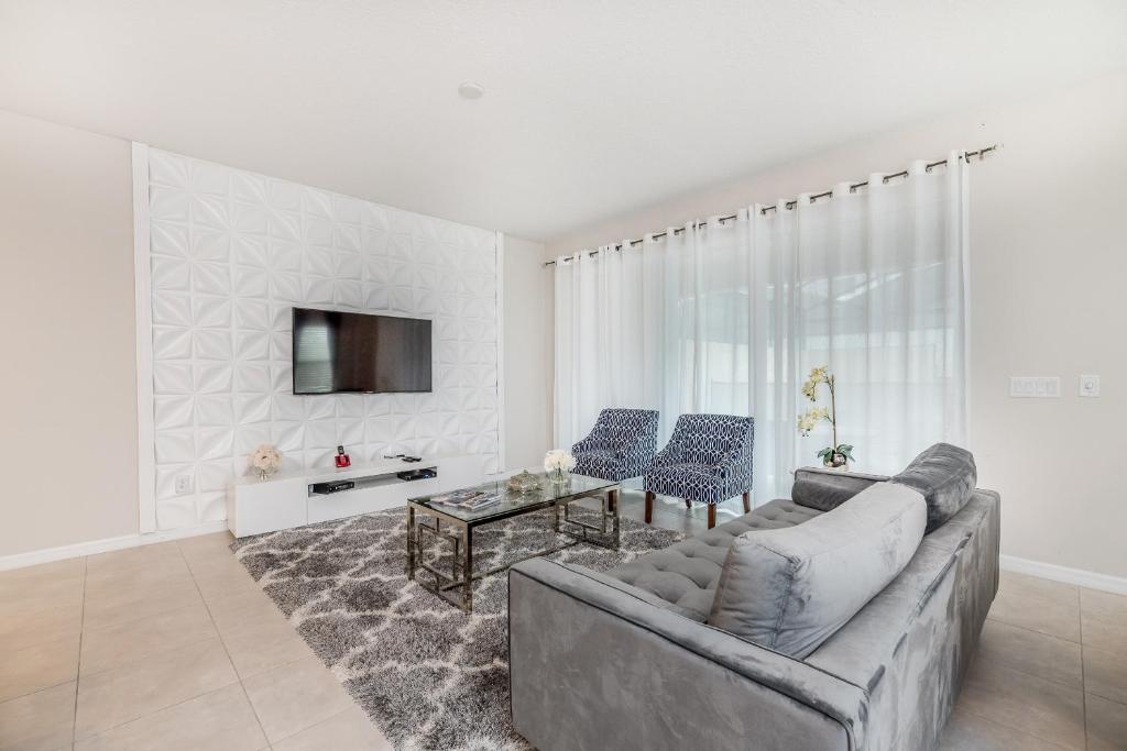 Solara Resort Townhome, 15 minutes from Disney photo 3