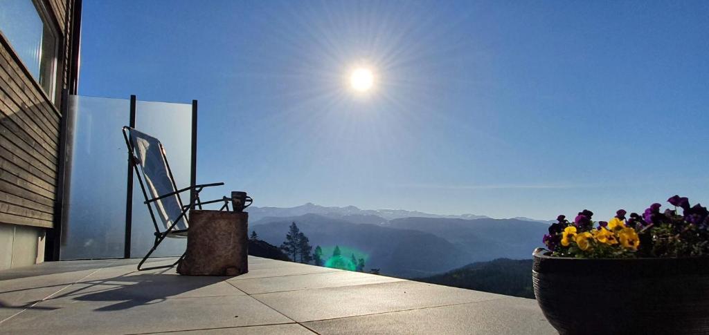 Tiny mountain cabin with a panoramic view photo 1