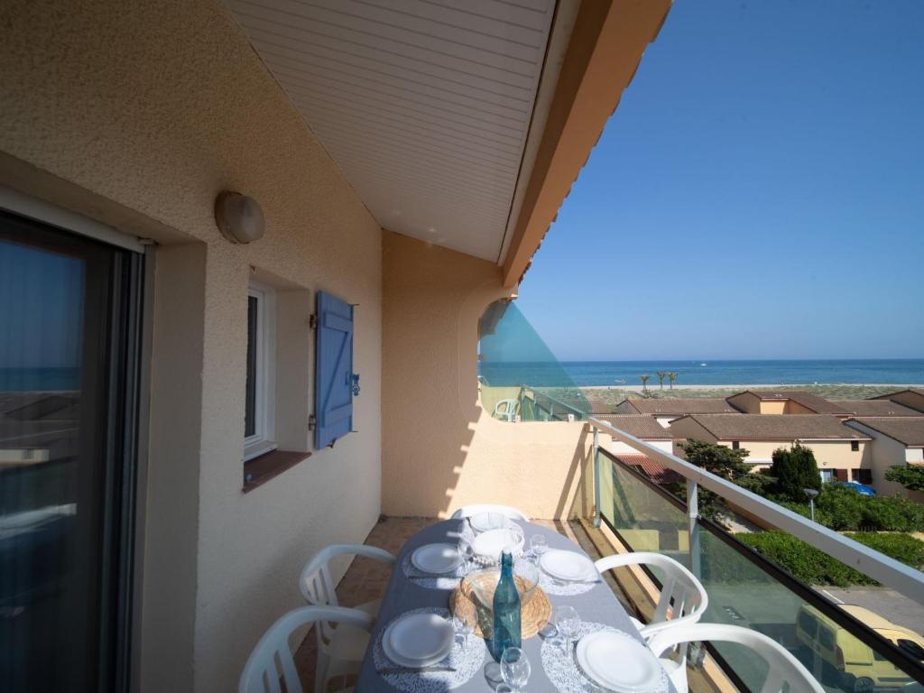 Apartment Les Flots Bleus by Interhome