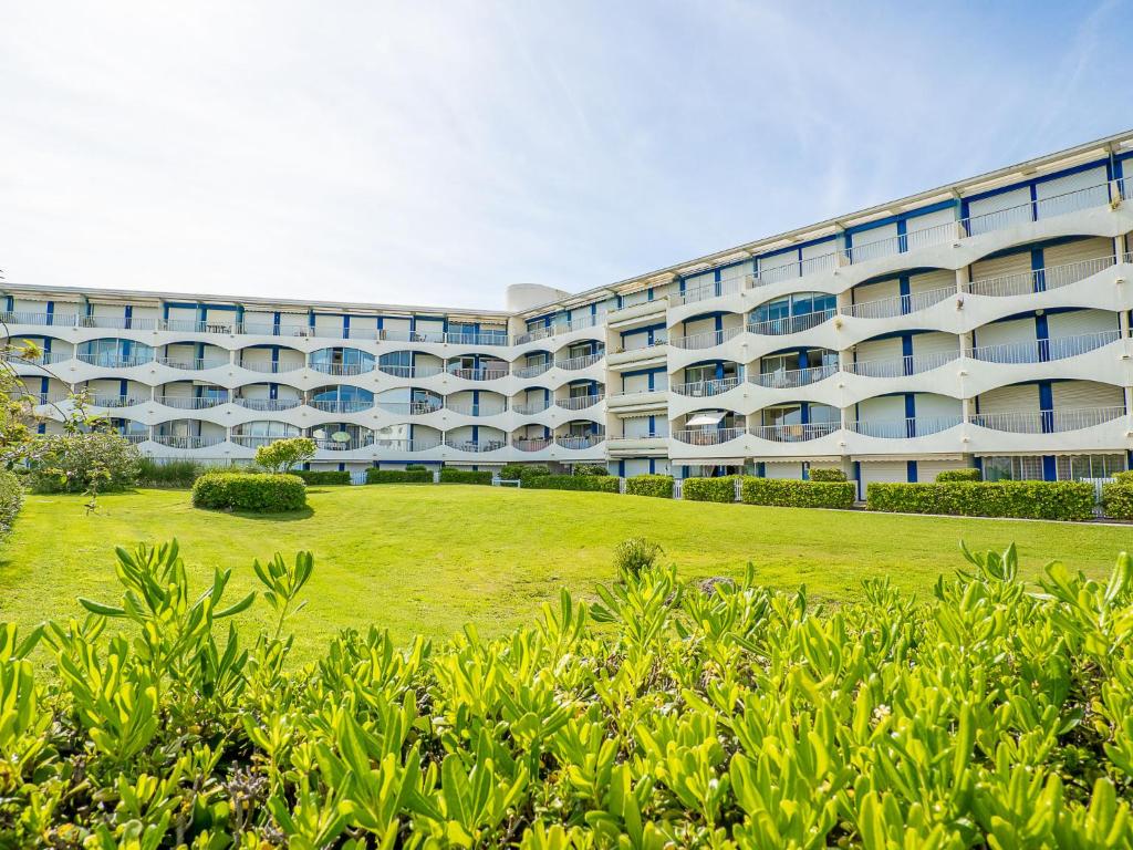 Apartment Les Terrasses de la Mer-13 by Interhome photo 1