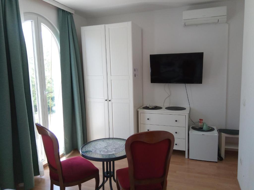 Ana Rooms photo 2