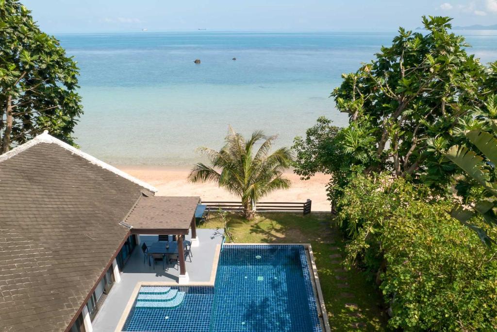 Beach Front Villa photo 4