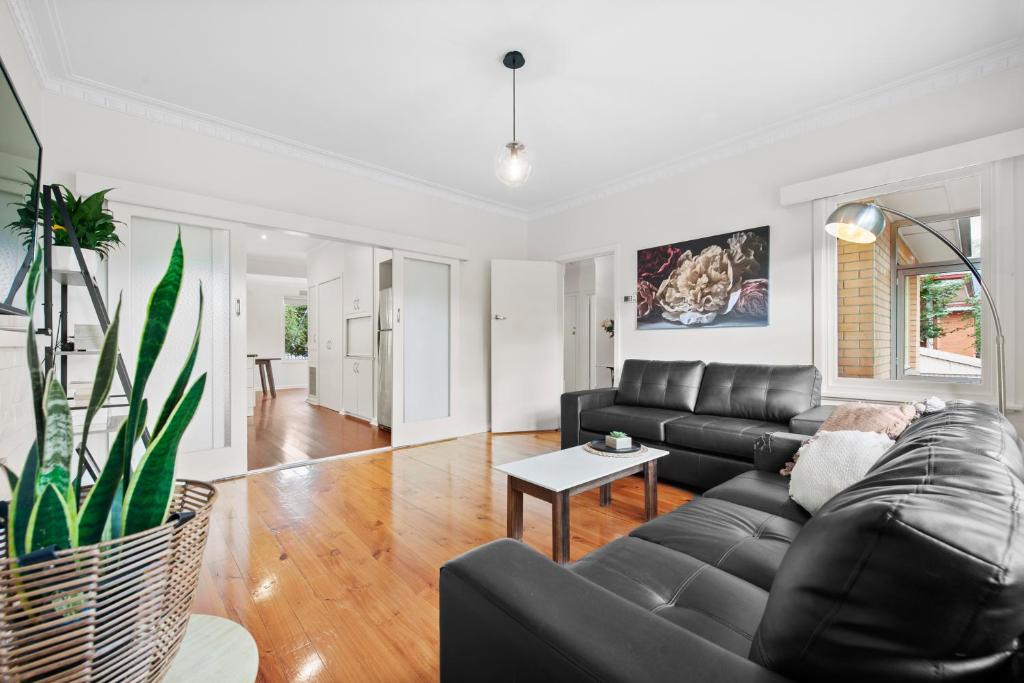 Family Friendly, Sleeps 8, Big Backyard, Pet Friendly photo 3