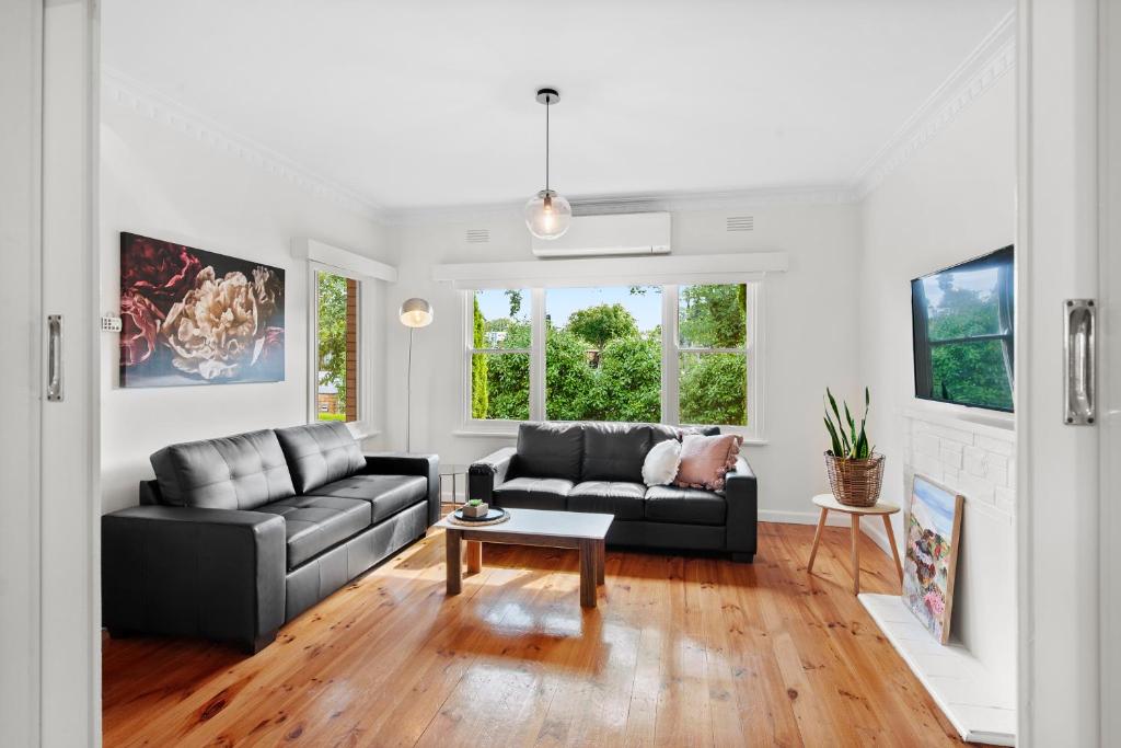 Family Friendly, Sleeps 8, Big Backyard, Pet Friendly photo 2