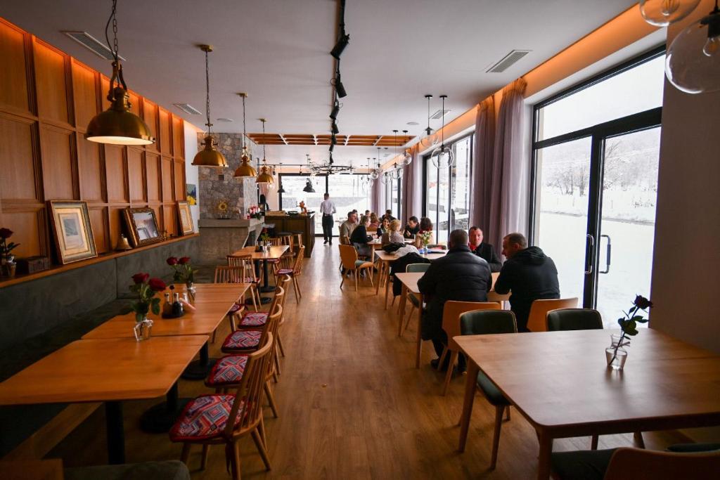 Hotel Kulla e Bajraktarit photo 3