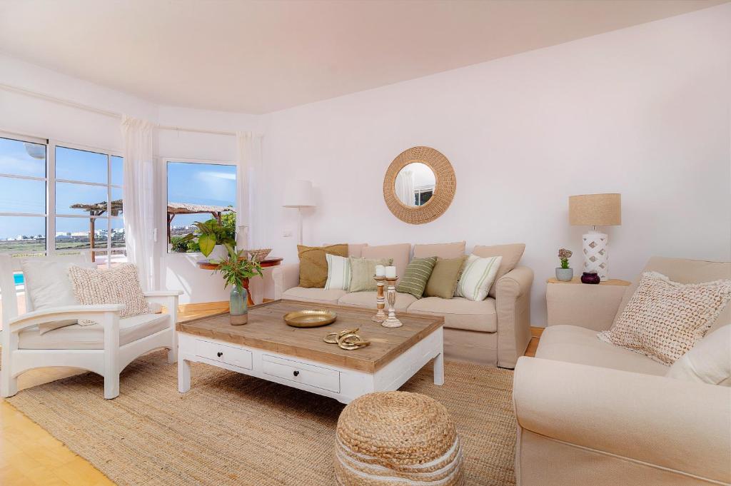 Villa Fika, Amazing 3 bedroom Ocean View with Pool photo 3