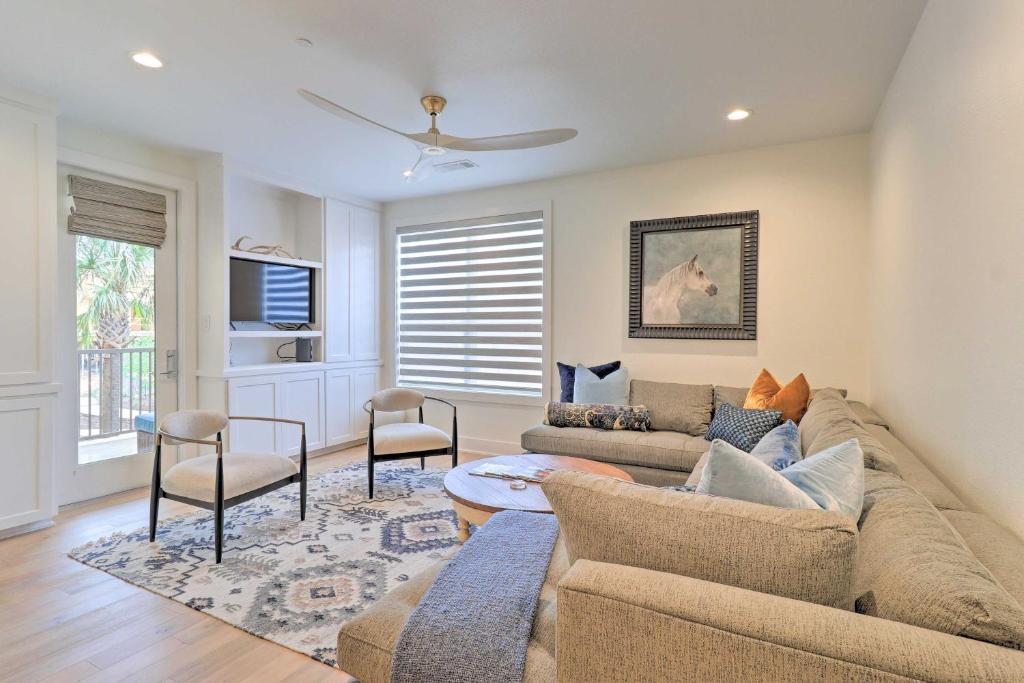 Lake LBJ Condo with Balcony and Shared Boat Docks photo 1