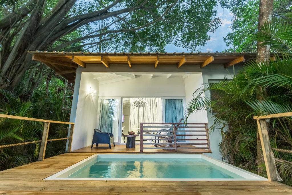 Gigi Brown Beachfront Santa Teresa photo 1