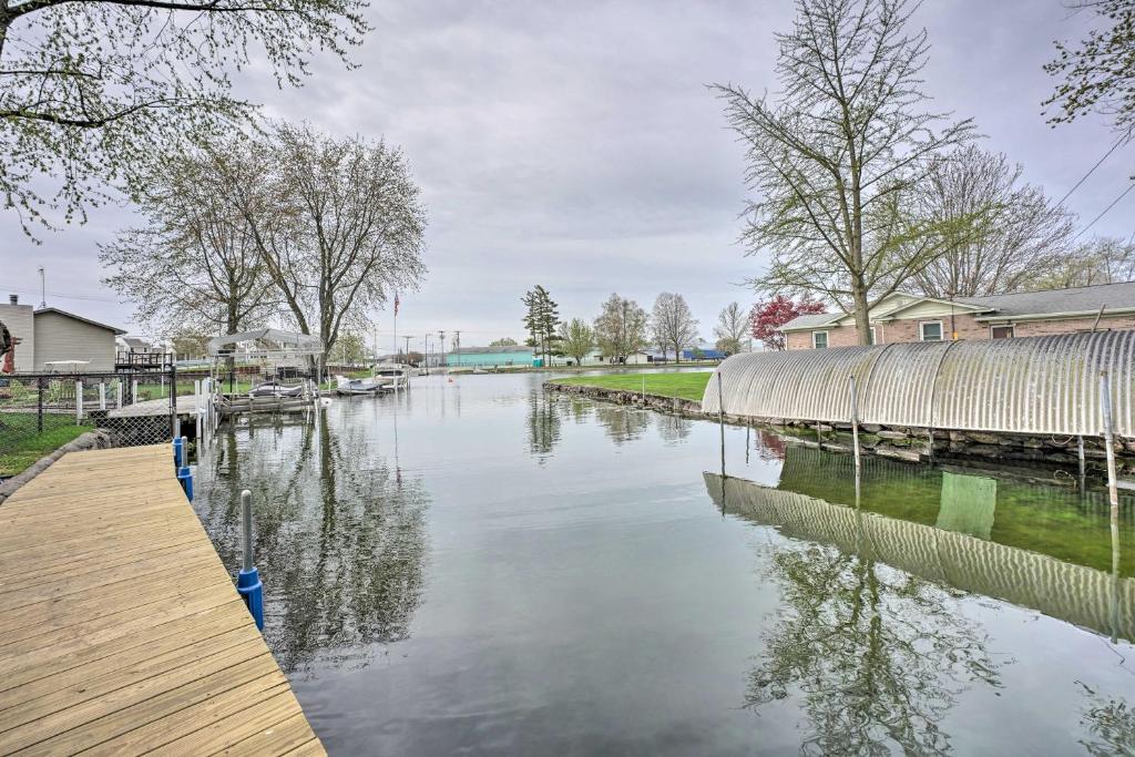Waterfront Syracuse Home with Patio and Fire Pit! photo 2