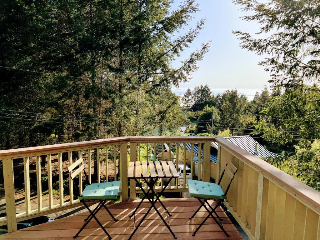 Contemporary House with Ocean View Decks photo 1