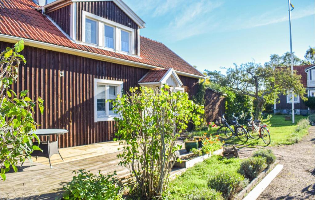 Beautiful Apartment In Frjestaden With 2 Bedrooms And Wifi photo 2
