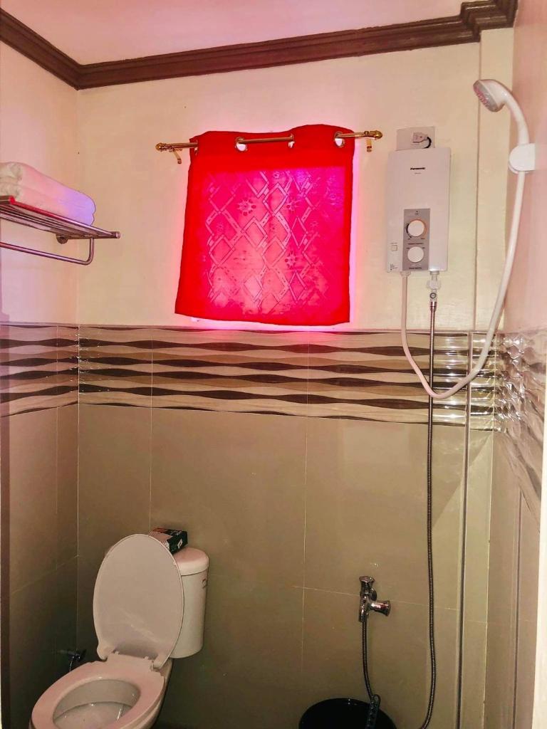 Red Palm Inn balcony room with Netflix photo 1