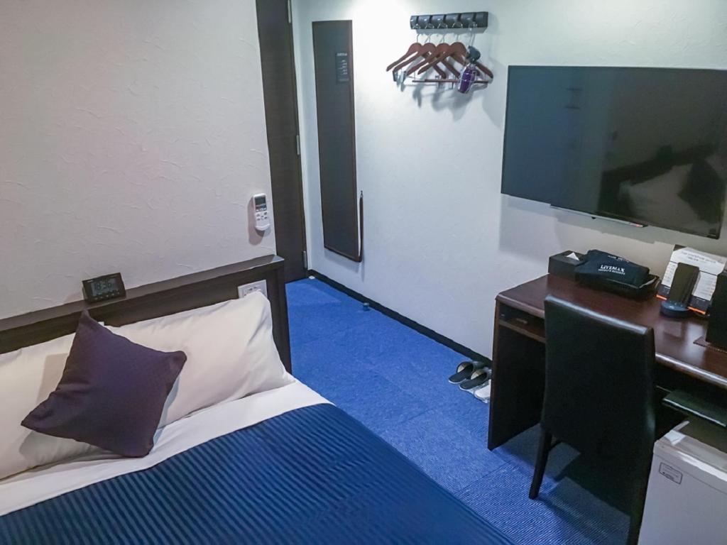 HOTEL LiVEMAX Yokkaichi-Ekimae - Tap to explore photos