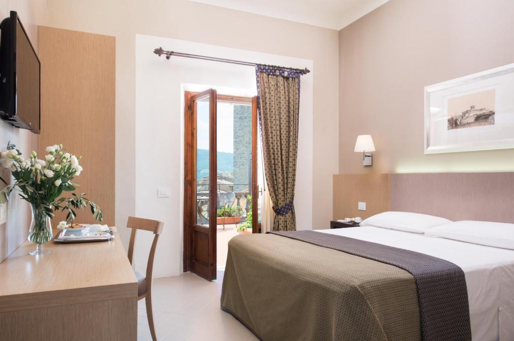 Hotel La Cisterna photo 2