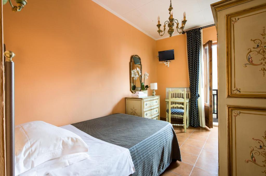 Hotel La Cisterna photo 1