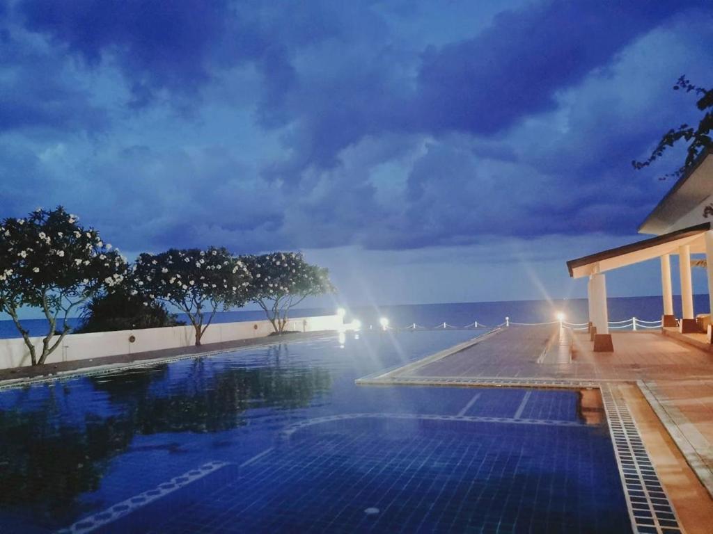 Khanom Beach Residence 1-Bedroom Ocean Front Condo photo 4