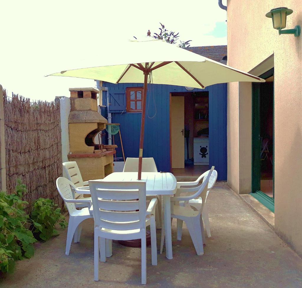 Maison avec jardin et plage de sable fin accessible à pied à 300m photo 3