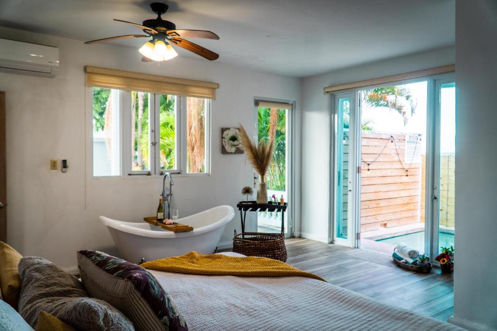 Casa Loba Suite 3 with private pool and tub photo 2